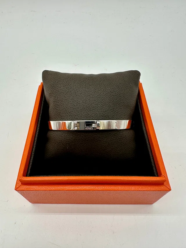 Hermès Kelly bracelet, small model, PM with 4 diamonds from Luxury Promise