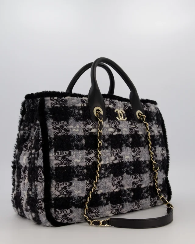 Chanel 25N Grey and Black Quiilted Tweed Shopping Tote Bag in Black Tweed from Sellier, photo 3 of 19
