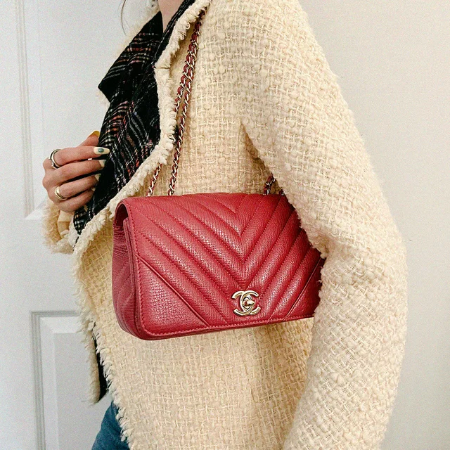 Chanel Chevron-stitched CC Turnlock Chain Bag in Pink, manufactured around 2016 in Pink Leather from VINTAGE QOO TOKYO