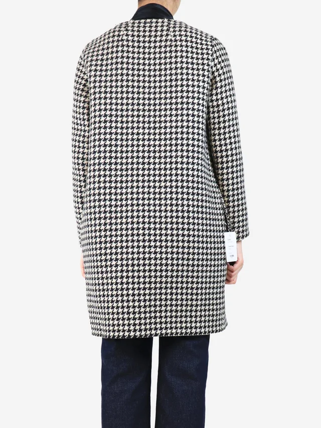 Max Mara Black and white houndstooth coat - size UK 12 in Black Wool from Sign of the Times, photo 2 of 3