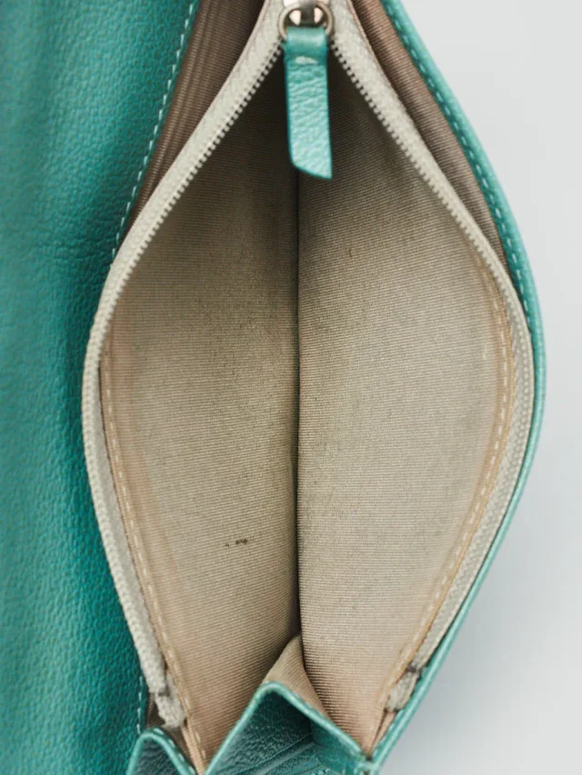 Chanel Green Leather Camellia Long Wallet in Green Leather from Yoogis, photo 7 of 10