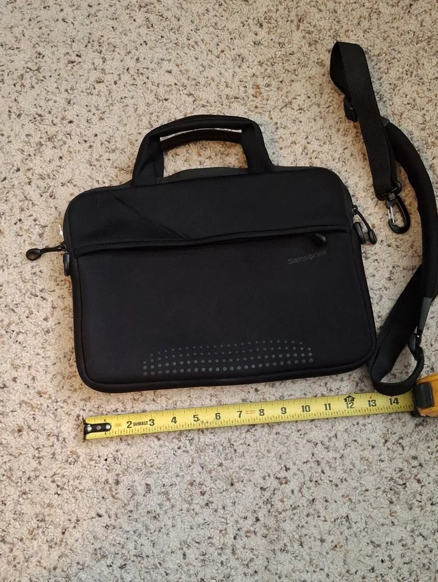 Samsonite Compact Laptop Briefcase With Shoulder Strap in black from Poshmark