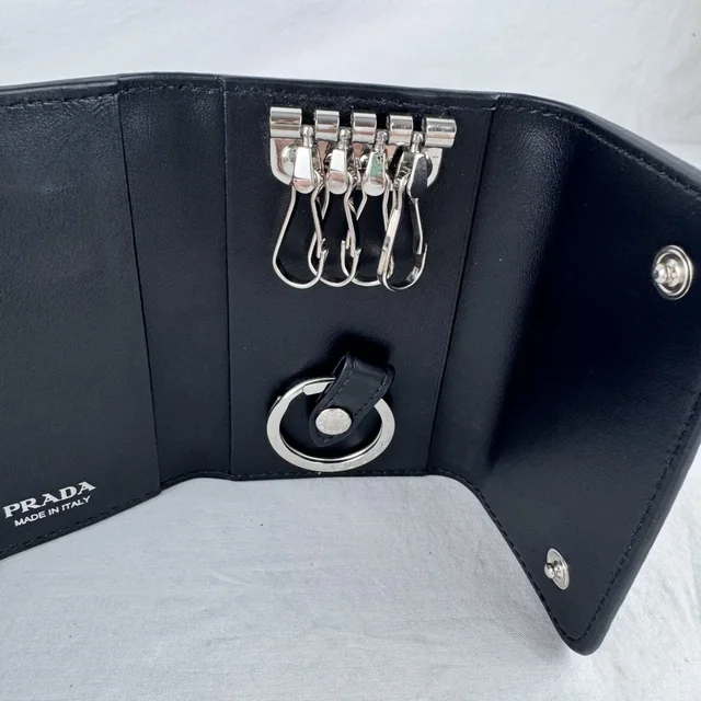 Prada Leather Key Case Holder in Metal, Pebbled leather from Reowned, photo 6 of 6