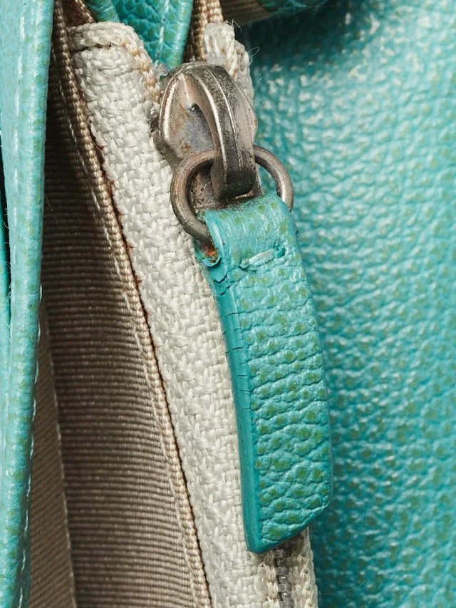 Chanel Green Leather Camellia Long Wallet in Green Leather from Yoogis, photo 8 of 10