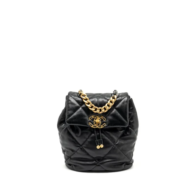 Chanel 24C 19 Backpack Shiny lambskin black Multicolour Hardware(microchip) in Black Lambskin from EMIER