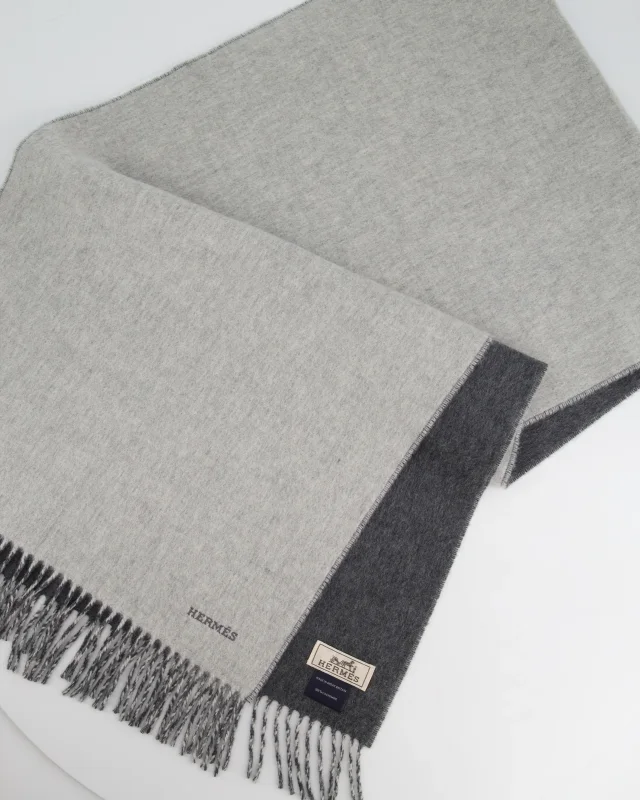 Hermès Grey Two Tone Cashmere Scarf with Stitched Logo Size 160cm x 43cm in Grey Cashmere from Sellier, photo 5 of 6