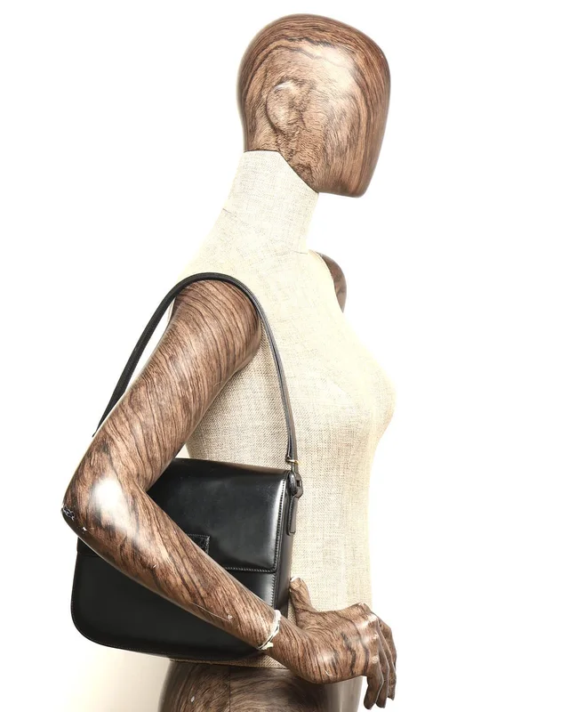 Gucci Leather Flap Bag in Leather from A Retro Tale, photo 8 of 8