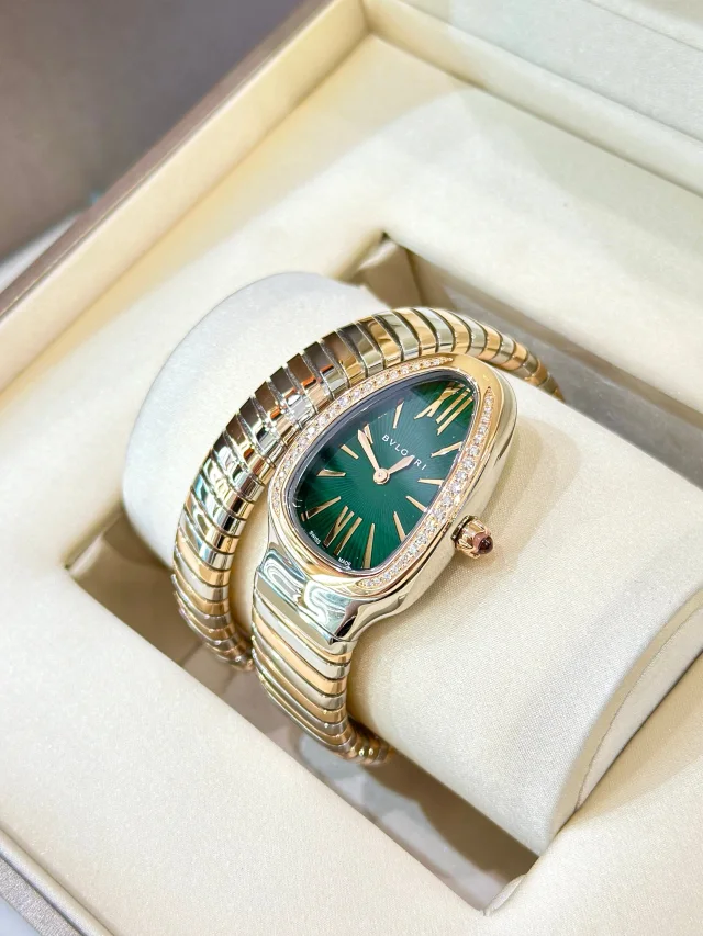Bvlgari Serpenti Tubogas 35mm Diamond Watch 18K Gold & Steel in Gold from Luxury Promise, photo 4 of 4