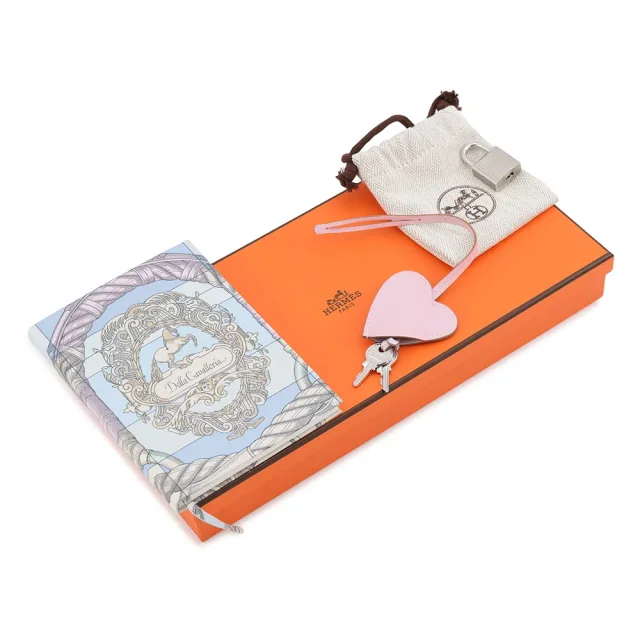 Hermès Notebook cover Carnet Secret Della Cavalleria mauve pail Swift Leather in Swift leather from GALLERY RARE, photo 6 of 6