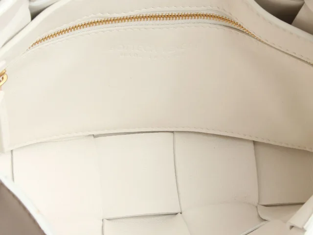 Bottega Veneta Maxi White Fringed Intrecciato Nappa Cassette Bag in White Nappa leather from Ann's Fabulous Finds, photo 8 of 9