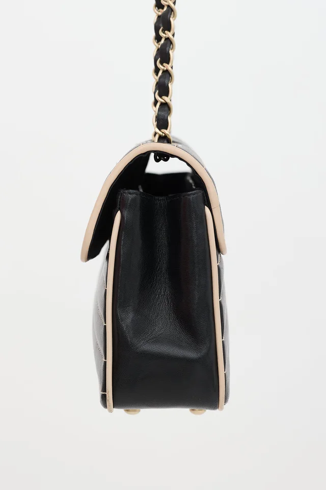 Chanel 2003 - 2004 Quilted Leather Single Flap Bag in Leather from VSP Consignment, photo 2 of 2