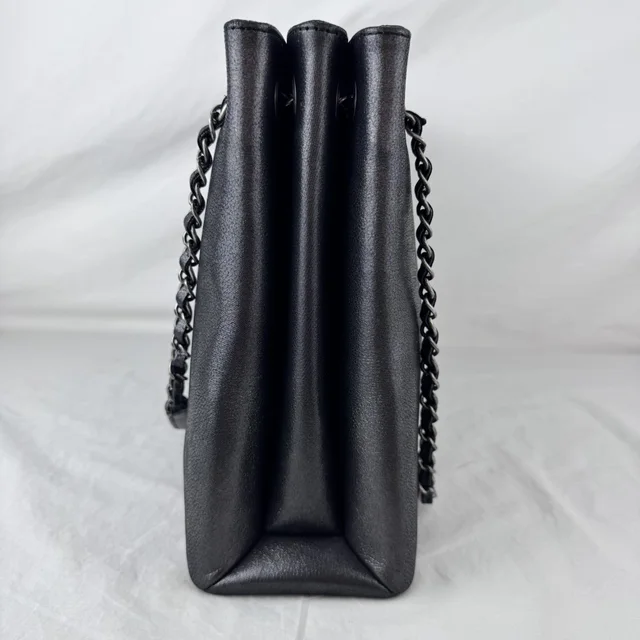 Chanel CC Timeless Iridescent Tote Bag in Metal, Nubuck Leather from Reowned, photo 5 of 13