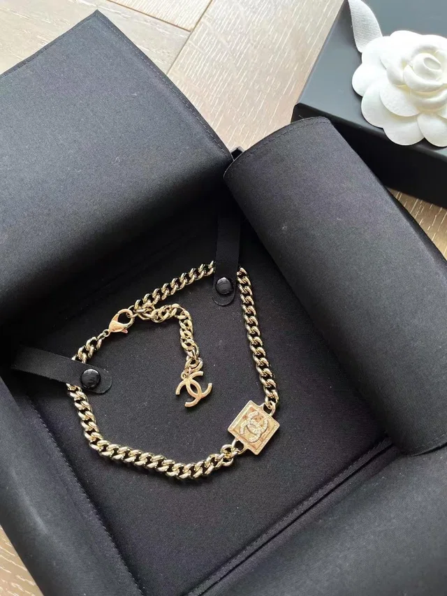 Chanel ACCESSORIES from Luxury Promise