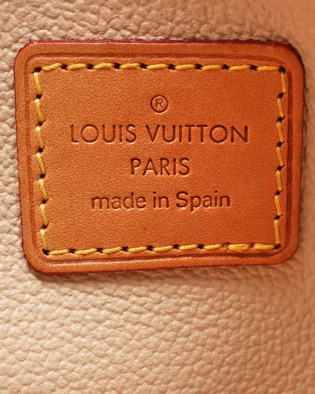 Louis Vuitton Monogram Cosmetic Pouch in Coated canvas from A Retro Tale, photo 7 of 9