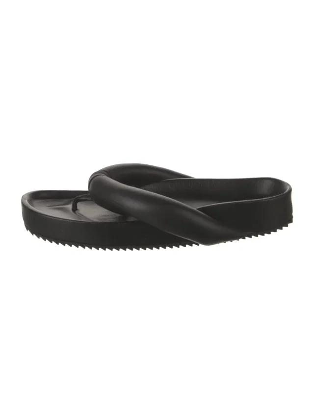 Jil Sander Leather Flip Flops in black Leather from The RealReal