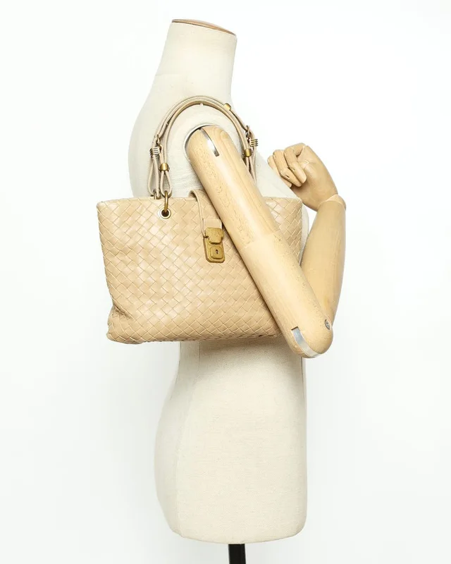 Bottega Veneta Intrecciato Capri Small Bag in Woven leather from A Retro Tale, photo 13 of 13
