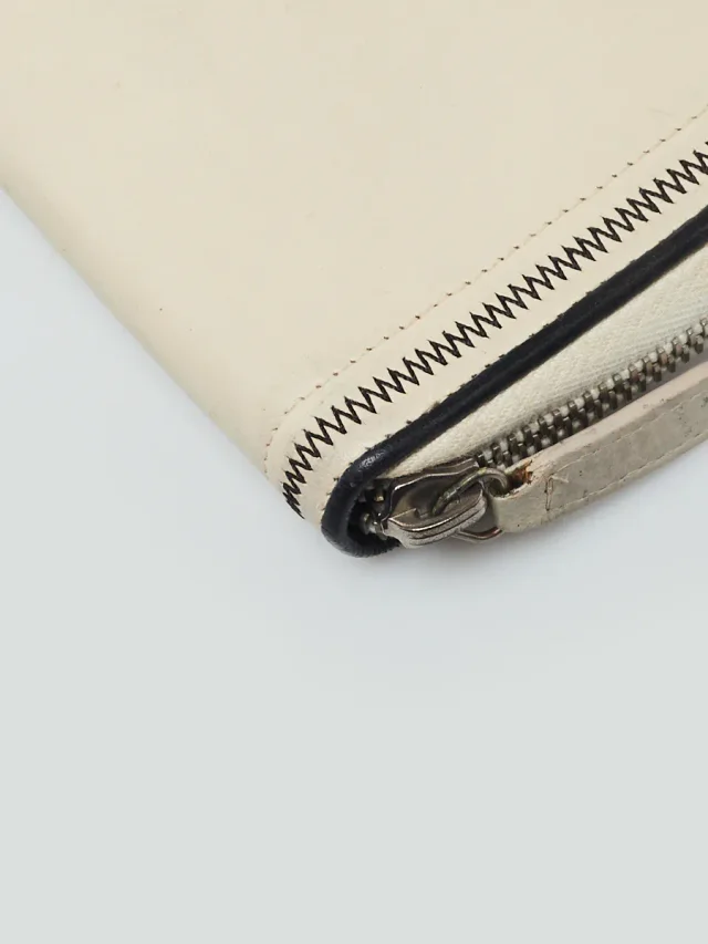 Chanel Light White/Black Lambskin Leather Zigzag Stitch L-Gusset Zip Wallet in Black Lambskin from Yoogis, photo 4 of 14