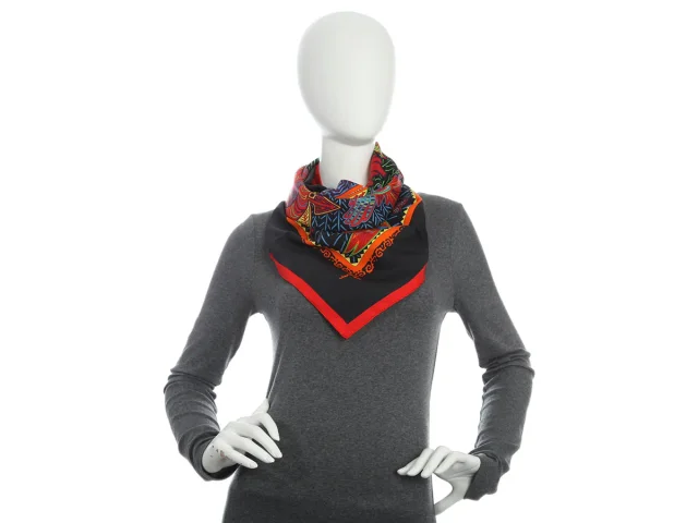 Hermès Légende Kuna Peuple de Panama Silk Scarf 90cm in Silk from Ann's Fabulous Finds, photo 5 of 6