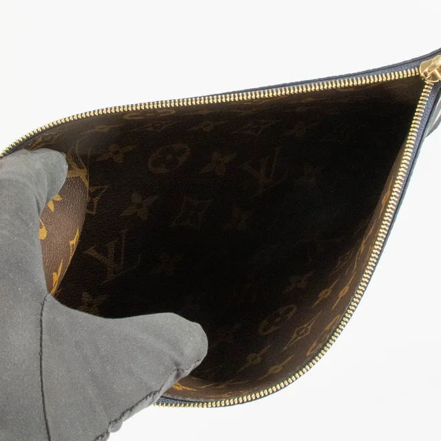 Louis Vuitton Neverfull Inside Out Pouch in Navy from Labellov, photo 3 of 5