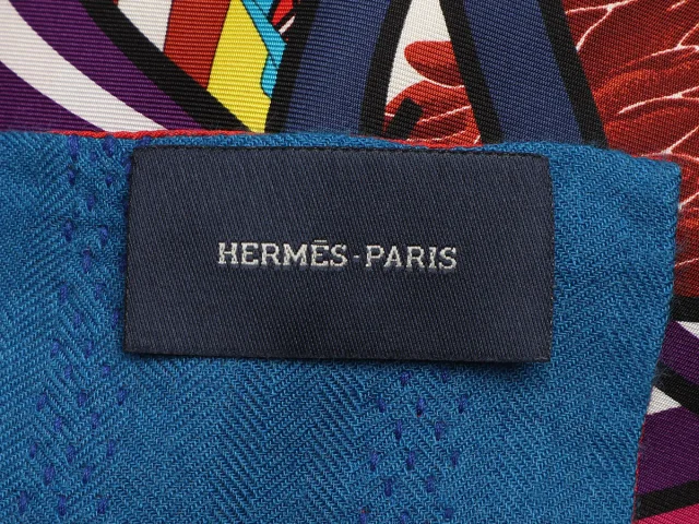 Hermès Exceptional Kantha Double Sens Eperon D’Or and Quadrige Silk Shawl 140cm in Silk from Ann's Fabulous Finds, photo 4 of 10