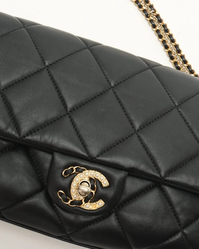 Chanel 19 Medium Shoulderbag in Leather from A Retro Tale, photo 6 of 11