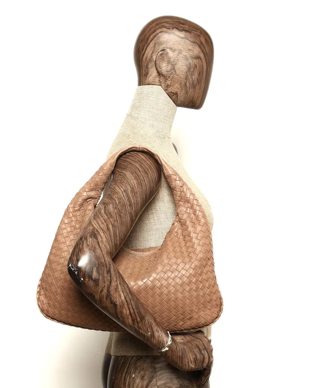 Bottega Veneta Intrecciato Hobo Bag in Woven leather from A Retro Tale, photo 9 of 9