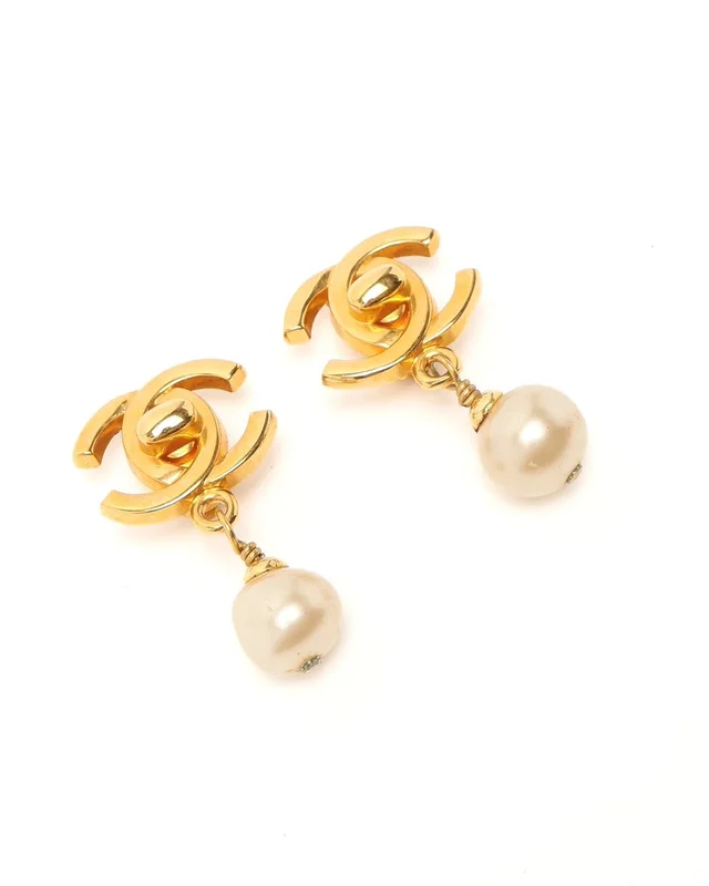 Chanel Coco Mark Pearl Clip-on Earrings from A Retro Tale, photo 3 of 4
