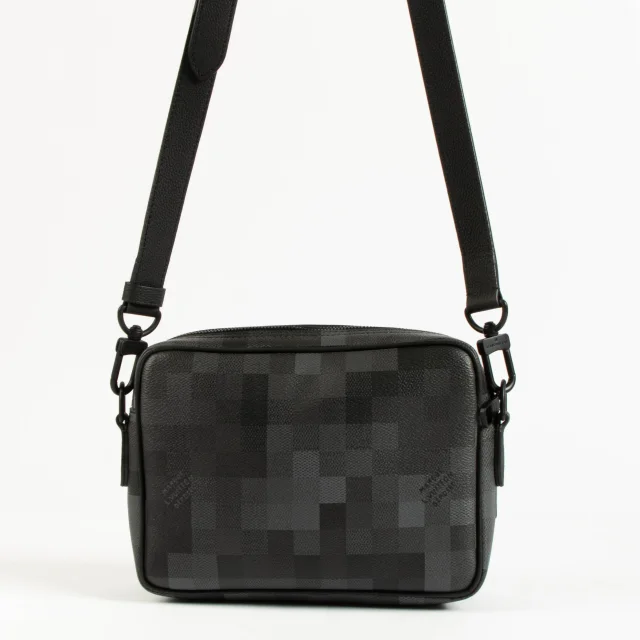 Louis Vuitton Damoflage Nil Messenger Bag in Black from Labellov, photo 4 of 6
