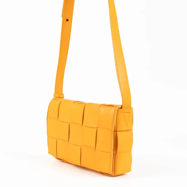 Bottega Veneta Tangerine Cassette Crossbody Bag in Woven leather from Labellov, photo 3 of 6