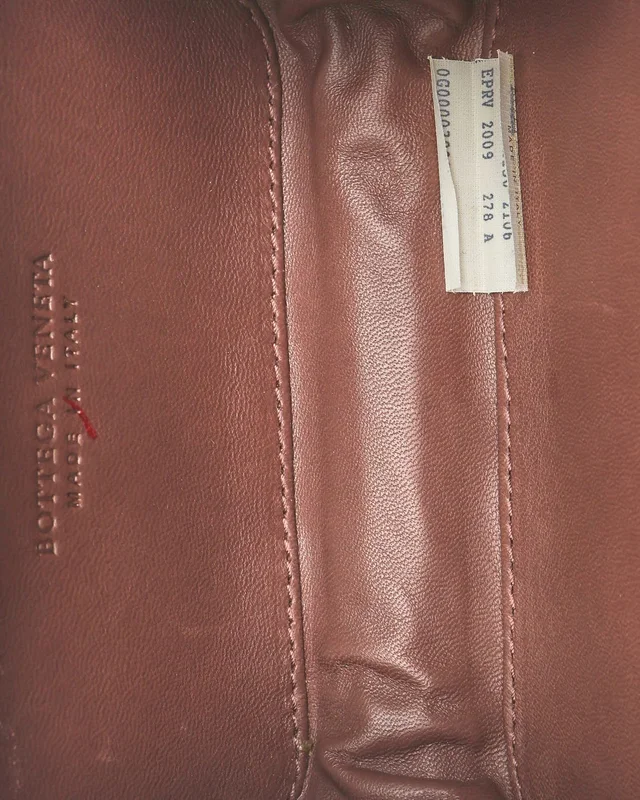 Bottega Veneta Intrecciato Knot Clutch Bag in Woven leather from A Retro Tale, photo 7 of 8