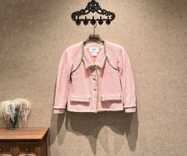 Chanel Seoul Collection Pink Satin Lace Collar Tweed Woven Jacket / Size 40 / 99% New / 43138 in Pink Woven leather from Luxury Promise