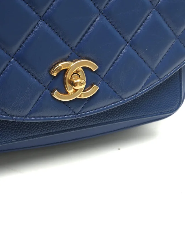 Chanel Chain Handle Flap Bag in Caviar leather from A Retro Tale, photo 6 of 11