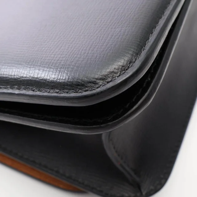 Bottega Veneta The Classic Leather Shoulder Bag in Leather from LuxUness, photo 8 of 10