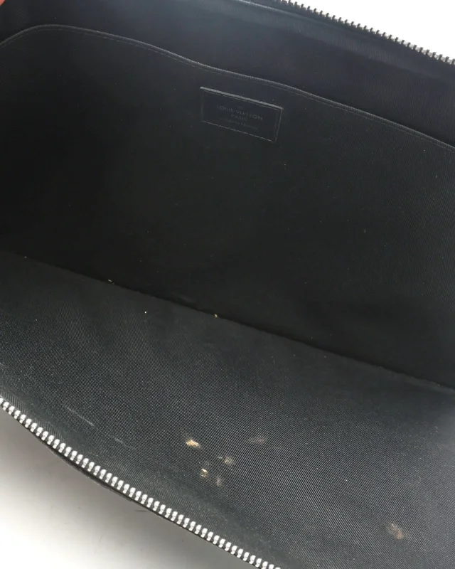 Louis Vuitton Damier Graphite Laptop Case 15-Inch in Grey Canvas from A Retro Tale, photo 8 of 8