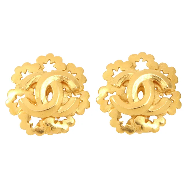 Chanel 1996 Flower Motif CC Mark Earrings Gold in Gold from VINTAGE QOO TOKYO