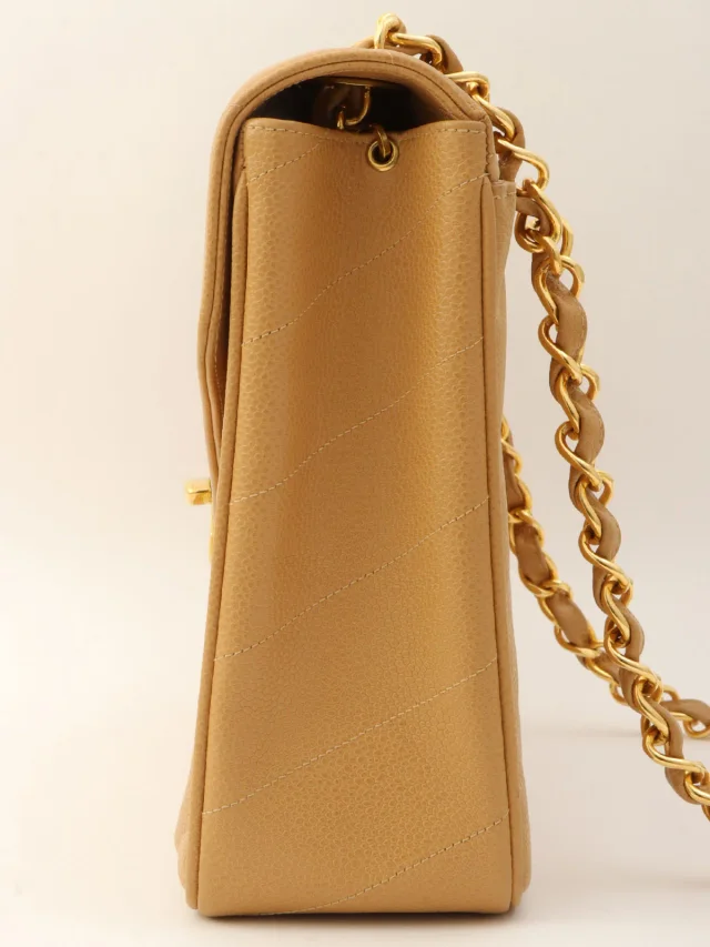 Chanel 2005-era caviar skin V-stitch CC turn-lock chain bag, beige in Beige Caviar leather from VINTAGE QOO TOKYO, photo 4 of 14