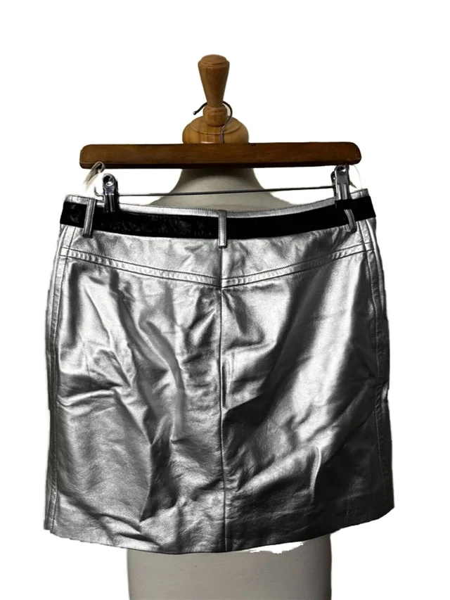 Chanel Women skirt 100% leather/silk silver Size: S in Silver Leather from Oxfam Online Shop, photo 4 of 4