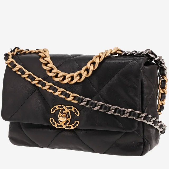 Chanel 19 shoulder bag in black quilted leather in Black Leather from Collector Square