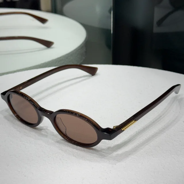 Bottega Veneta Chocolate Round Lens Sunglasses in Brown from Revivre Luxury Consignment