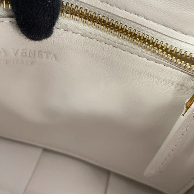 Bottega Veneta Cassette Maxi INTRECCIATO Shoulder Bag White730848VMAY19009 Lambskin Size Small in Lambskin from GALLERY RARE, photo 8 of 13