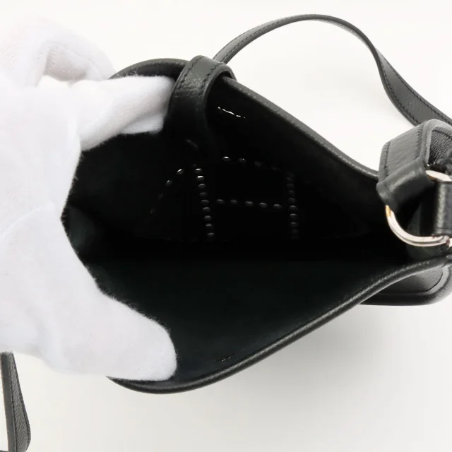 Hermès 2004 Evelyn TPM Black in Black Epsom leather from VINTAGE QOO TOKYO, photo 5 of 9