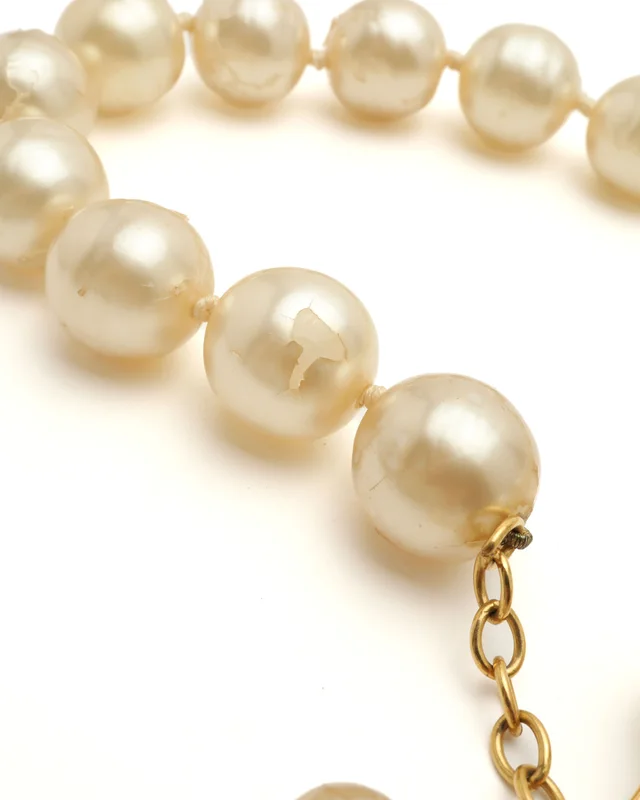 Chanel Pearl Necklace in Silk from A Retro Tale, photo 4 of 4