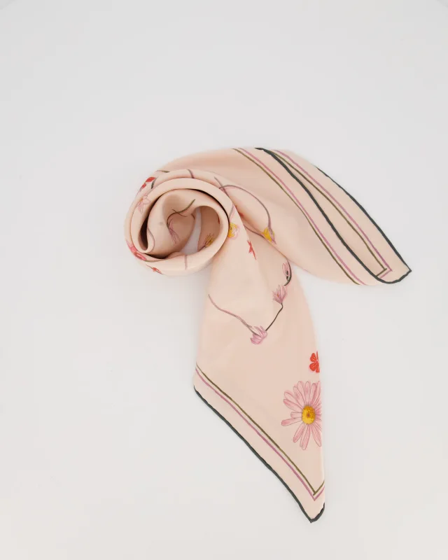 Hermès I Like Flowers Silk Scarf 70 in Pastel Pink and Navy Blue with Flower Detailing in Navy Silk from Sellier, photo 5 of 6