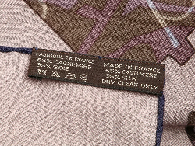 Hermès Kelly en Calèche Cashmere Silk Shawl 140cm in Silk from Ann's Fabulous Finds, photo 4 of 6