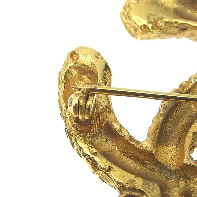Chanel Plated Brooch 93A in Gold Gold-plated metal from LuxUness, photo 4 of 6