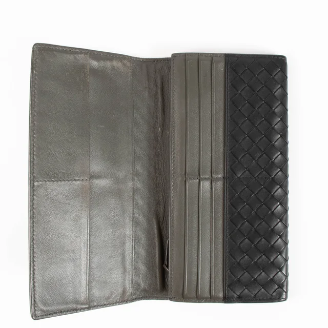 Bottega Veneta Black Intrecciato Leather Wallet in Black Woven leather from Labellov, photo 3 of 4