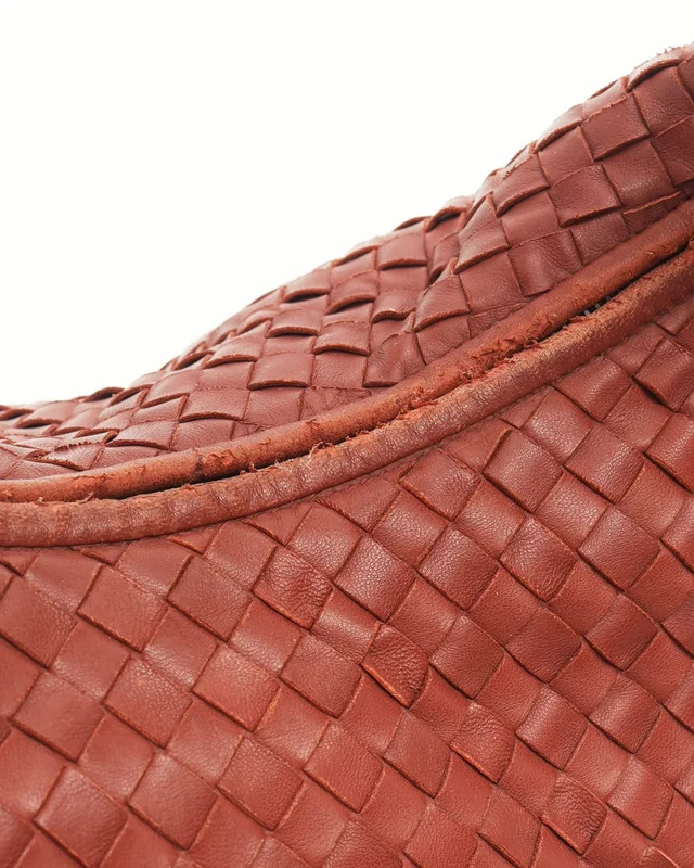 Bottega Veneta Large Intrecciato Hobo Bag in Woven leather from A Retro Tale, photo 7 of 10