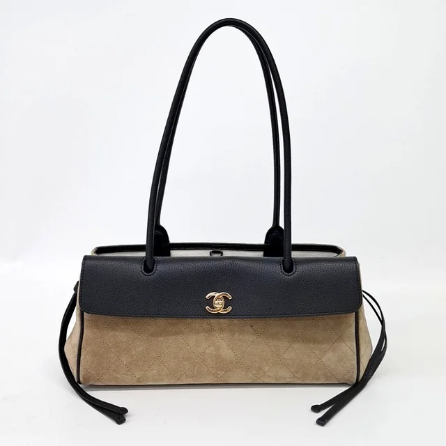 Chanel East West Shopping Bag AS6288 from GUGUS