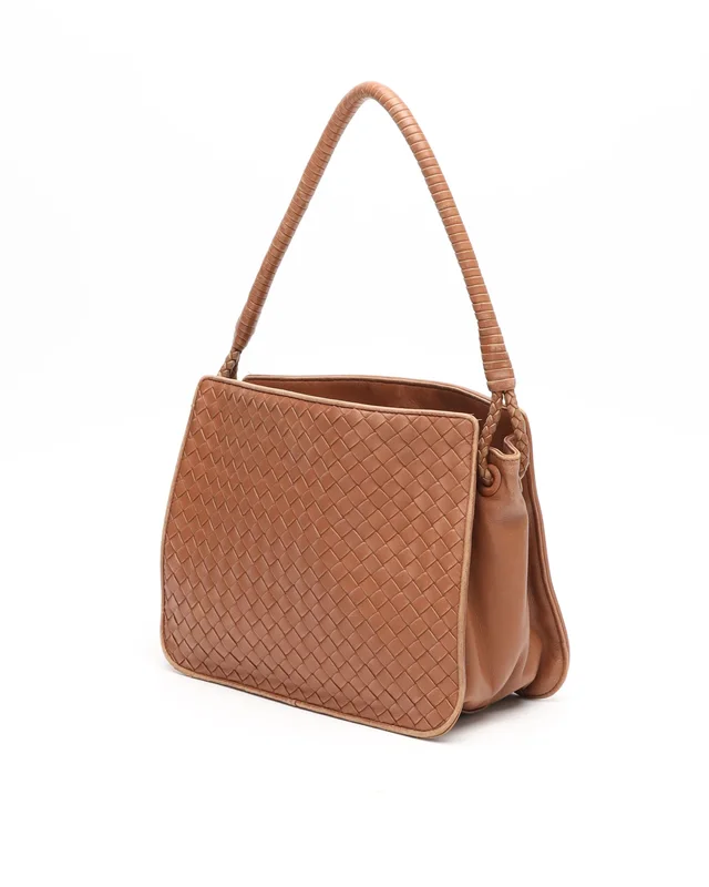 Bottega Veneta Intrecciato Shoulder Bag in Woven leather from A Retro Tale, photo 2 of 10