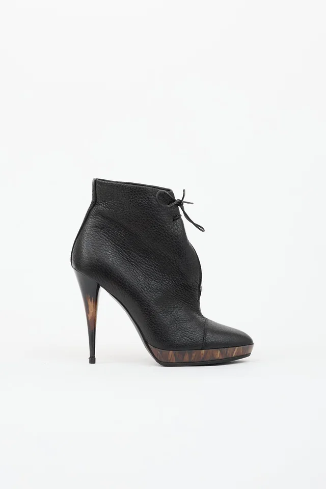 Burberry Grained Leather Ankle Boot in Caviar leather from VSP Consignment